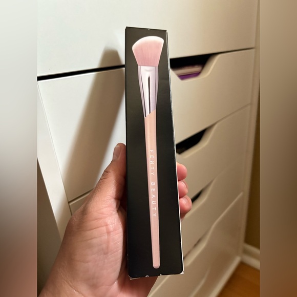 Fenty Beauty Blush Brush, Brand New Never Used. - Picture 2 of 7